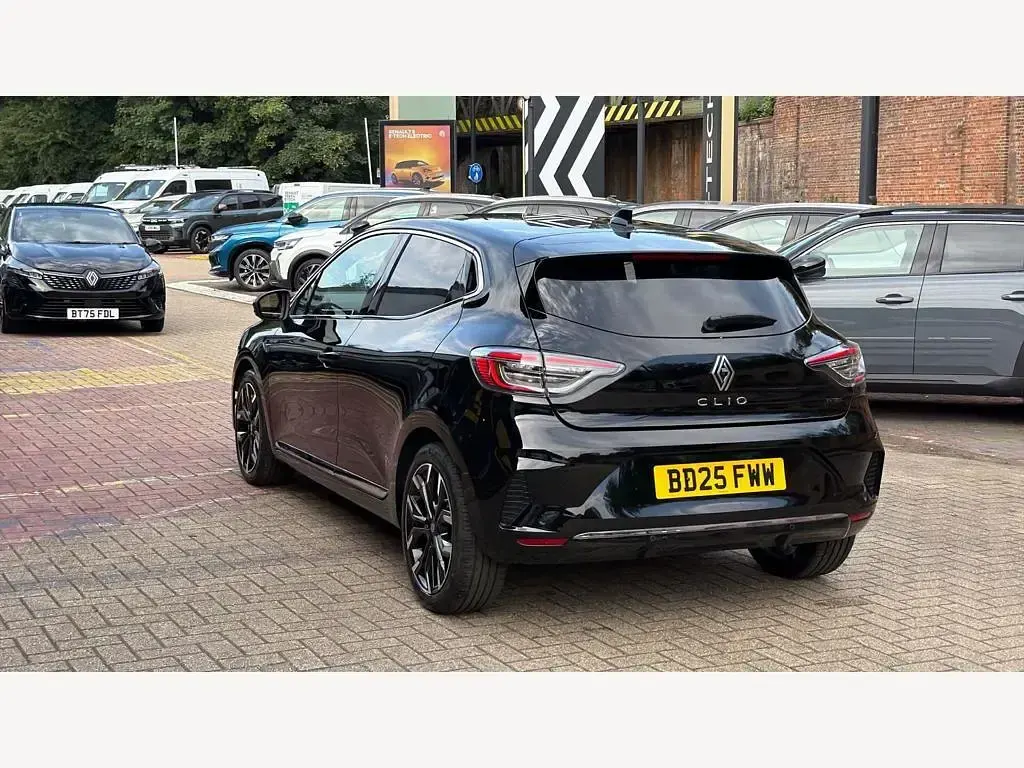 Used Renault Clio Techno 143 HP (105 kW) 2025 Black  Hatchback