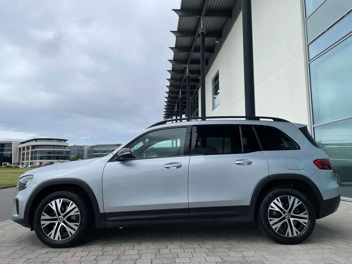 Used Mercedes GLB200 Executive 163 HP (119 kW) 2025 Silver SUV