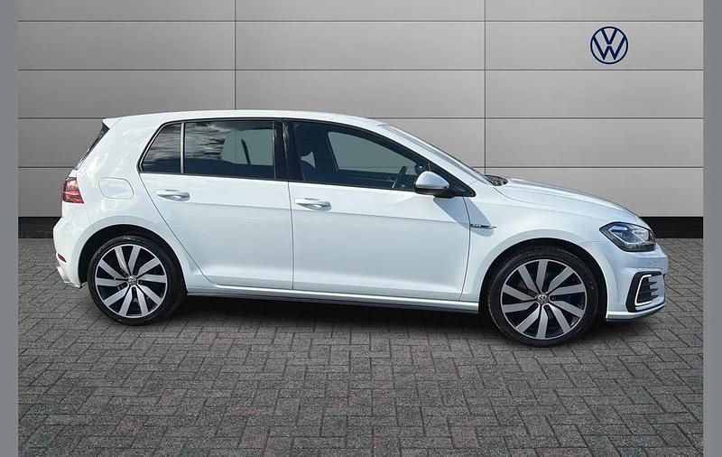 Used VW Golf VIII Advance 200 HP (147 kW) 2020 White Hatchback