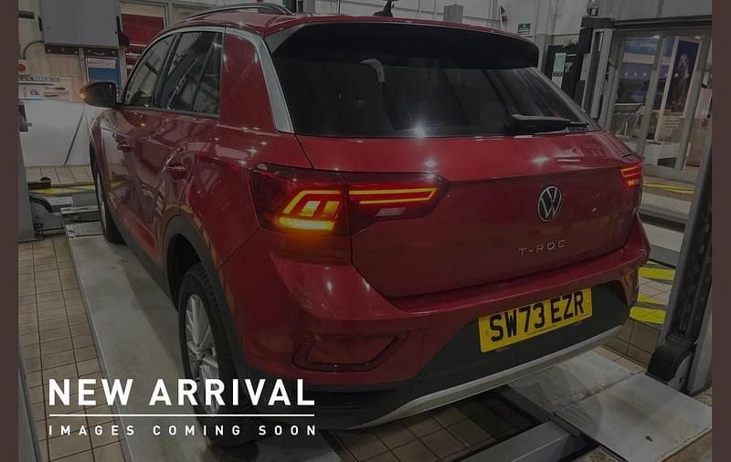 Used VW T-Roc Life 110 HP (80 kW) 2023 Red SUV