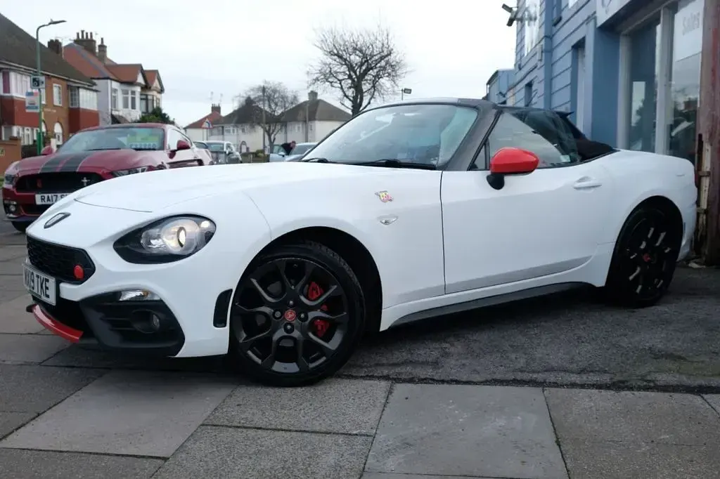 Used Abarth 124 Spider 168 HP (123 kW) 2019 White Cabriolet