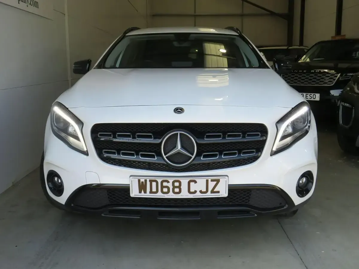Used Mercedes GLA180 Urban 122 HP (89 kW) 2018 White SUV