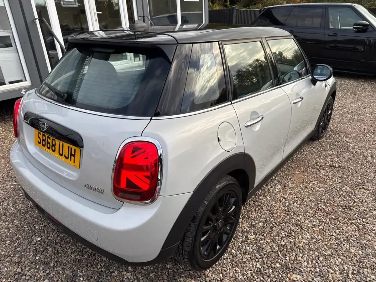 Usado Mini Cooper Hatch 2018 Prateado Citadino