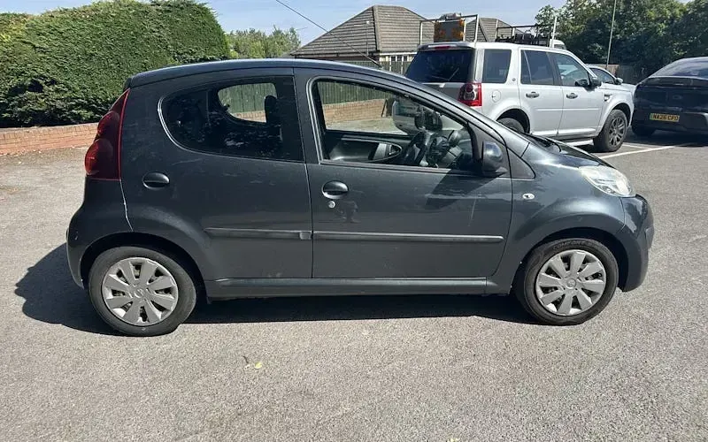 Used Peugeot 107 Active 68 HP (50 kW) 2014 Grey Hatchback