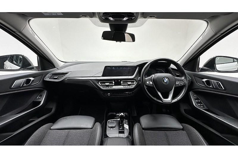 Used BMW 118 Sport Line 2022 Alpine white Hatchback