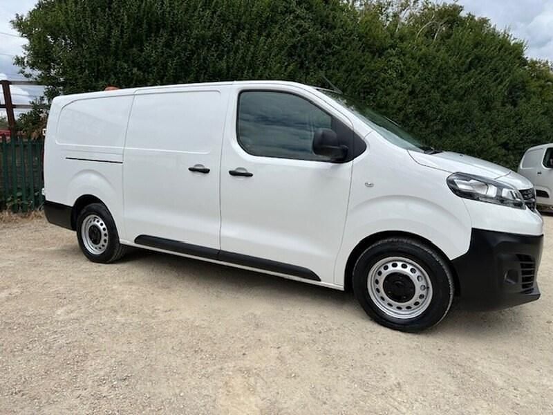 White Used 2022 Vauxhall Vivaro Van | £10,950 (Good price) - Image 1/3