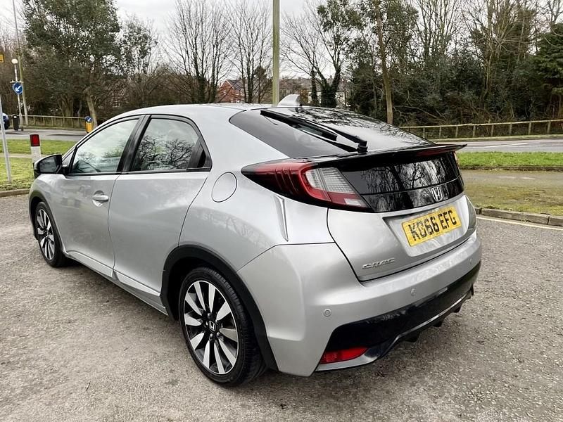 Used Honda Civic SE Plus 2017 Silver Hatchback