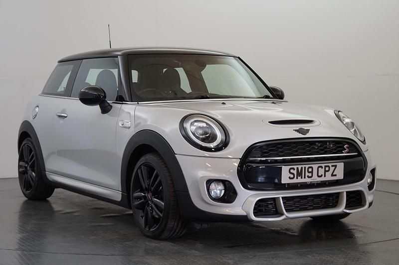 Usado Mini Cooper S Hatch 189 HP (139 kW) 2019 Prateado Citadino