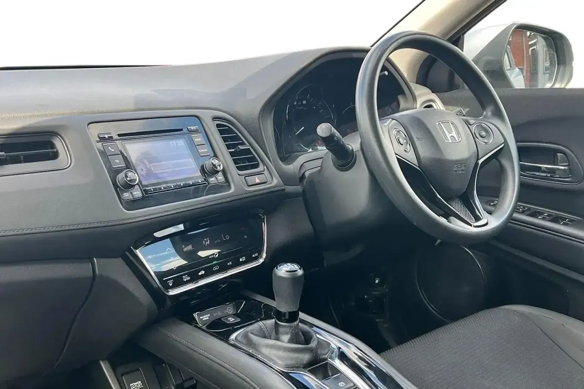 Używany Honda HR-V S 130 KM (95 kW) 2019 Srebrny SUV