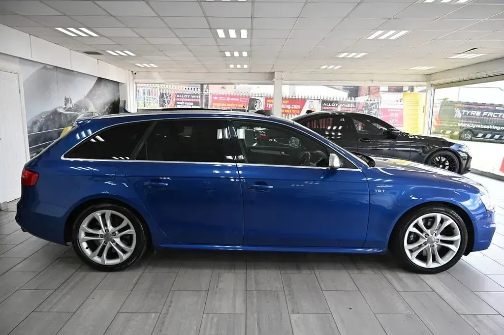 Used Audi A4 Business 272 HP (200 kW) 2015 Blue Estate