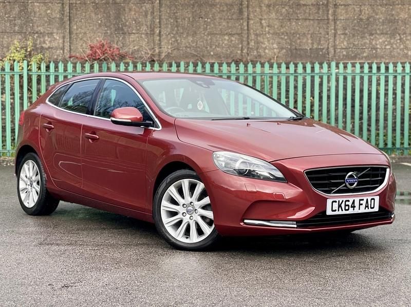 Red Used 2014 Volvo V40 SE Lux Hatchback | £5,695 (Fair price) - Image 1/4
