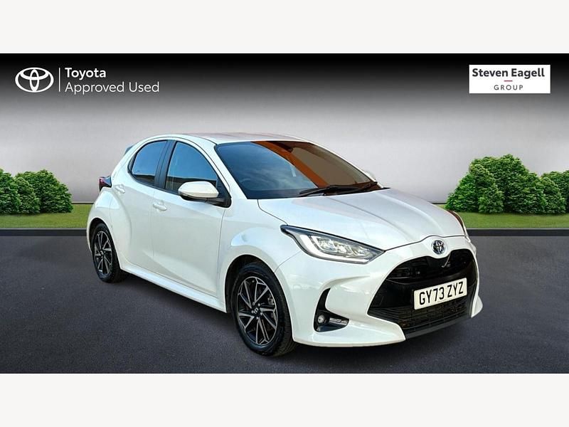 Used Toyota Yaris Hybrid Design 2024 White Hatchback