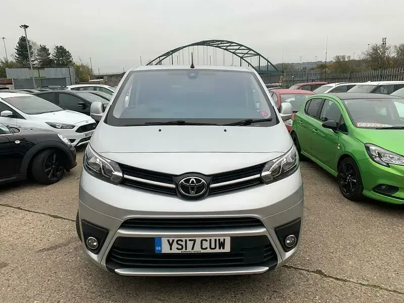 Used Toyota Verso 124 HP (91 kW) 2017 Silver MPV
