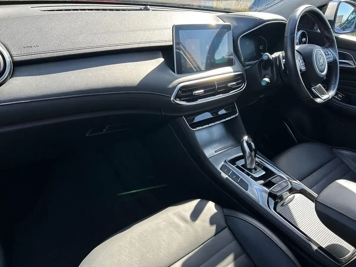 Usado MG HS Trophy 162 HP (119 kW) 2023 Prateado SUV
