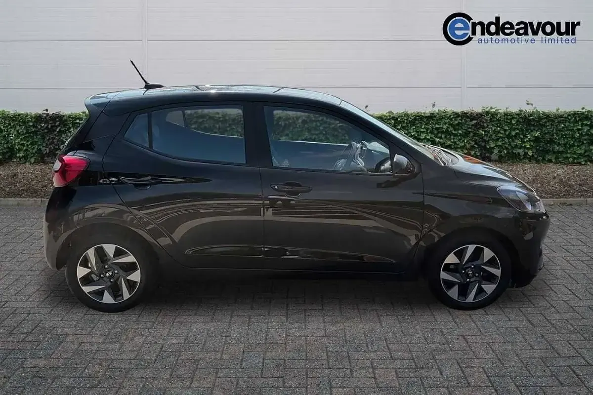 Used Hyundai i10 Advanced 79 HP (58 kW) 2025 Black Hatchback