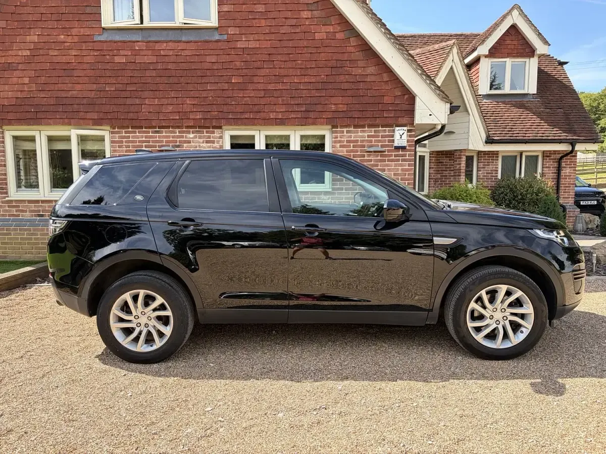 Used Land Rover Discovery Sport SE 2018 Black SUV