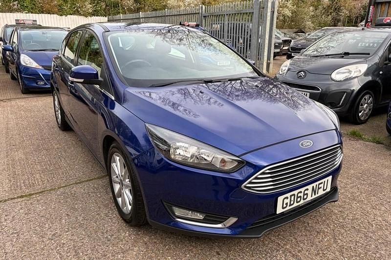 Used Ford Focus Titanium 125 HP (91 kW) 2016 Blue Hatchback