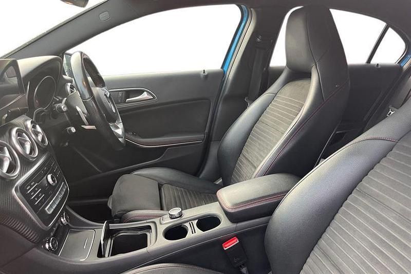 Used Mercedes A200 AMG Line Premium 136 HP (100 kW) 2016 Blue Hatchback