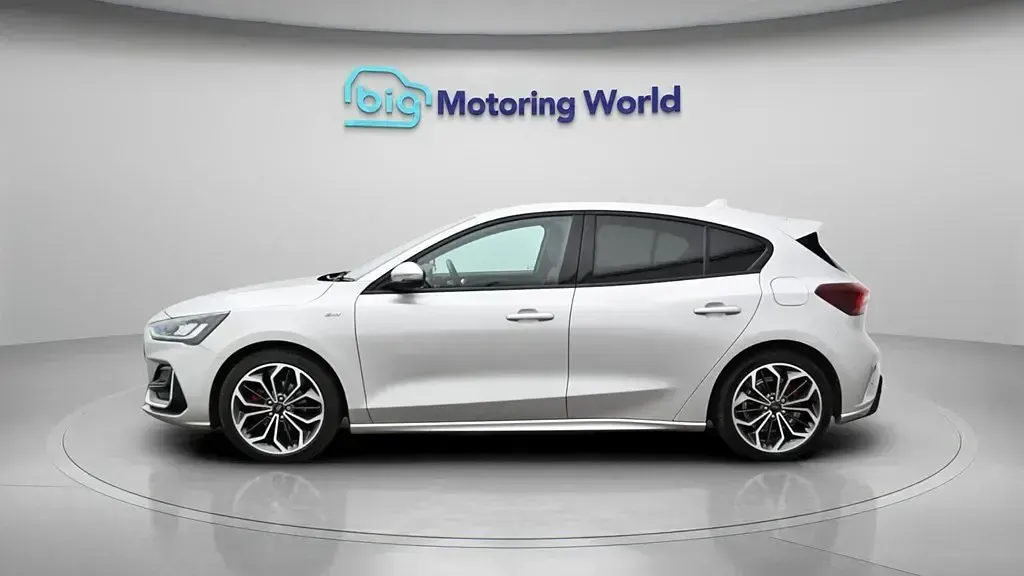 Gebraucht Ford Focus ST-Line 155 PS (114 kW) 2023 Silber Kleinwagen