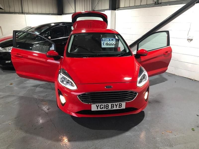 Used Ford Fiesta Zetec 100 HP (73 kW) 2018 Red Hatchback