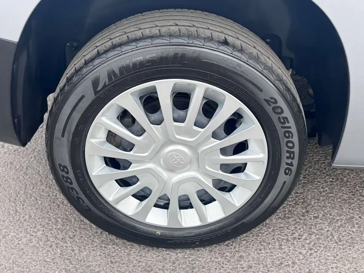 Used Toyota Proace 100 HP (73 kW) 2022 Grey MPV