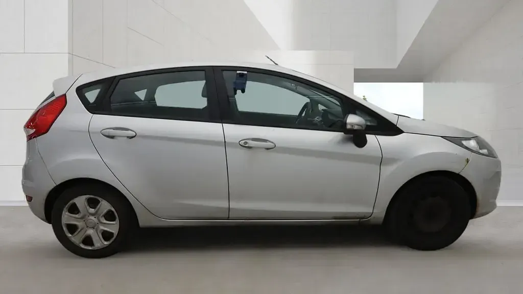 Used Ford Fiesta Style 70 HP (51 kW) 2012 Silver Hatchback