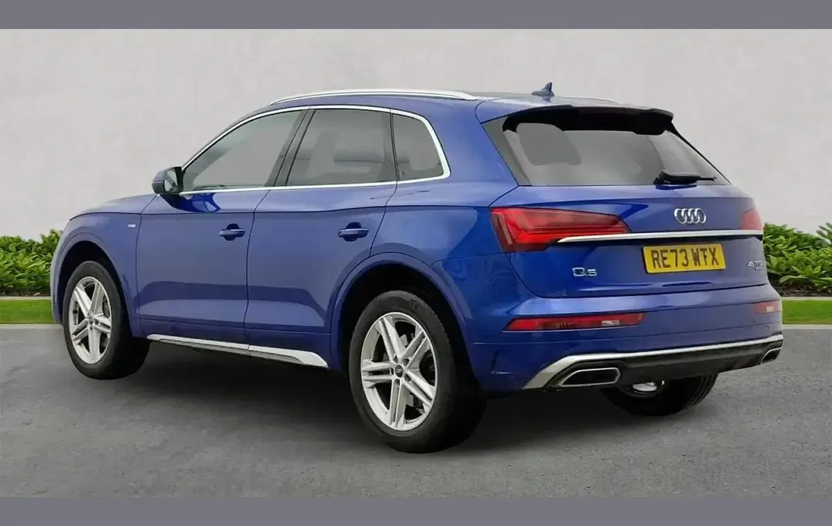 Used Audi Q5 S-Line 261 HP (191 kW) 2023 Blue SUV
