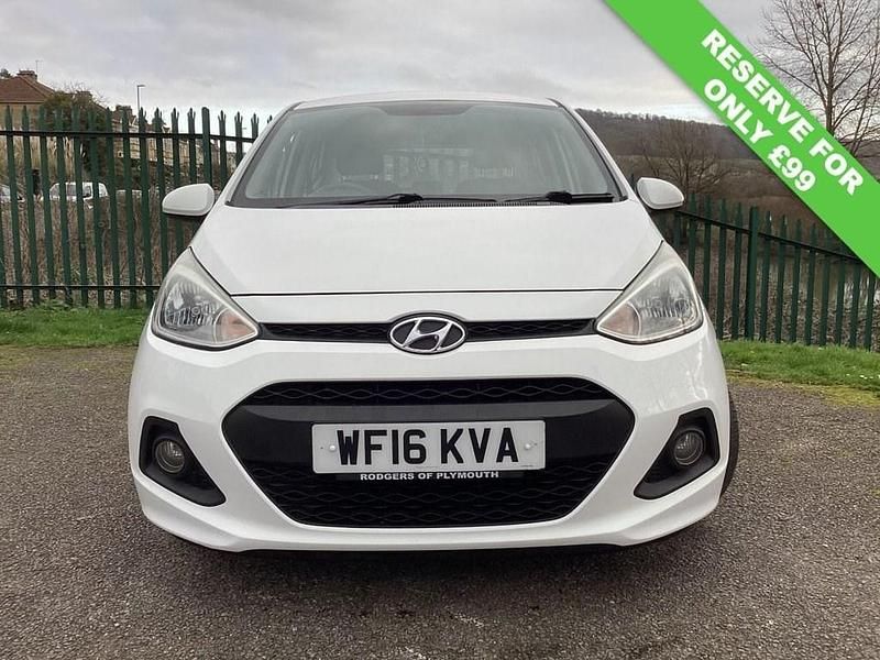 Used Hyundai i10 SE 87 HP (63 kW) 2016 White Hatchback