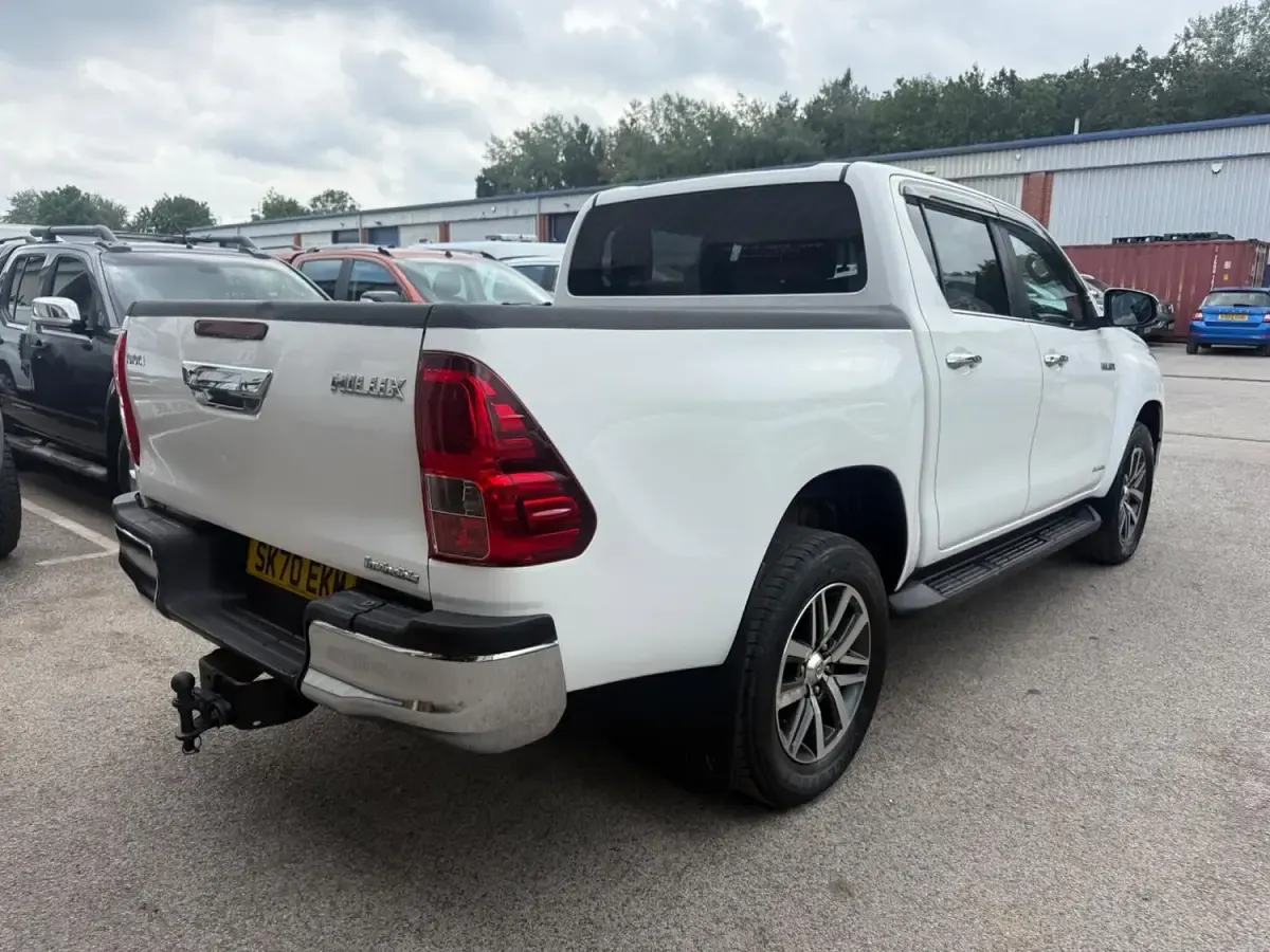 Used Toyota HiLux 150 HP (110 kW) 2020 White Pickup