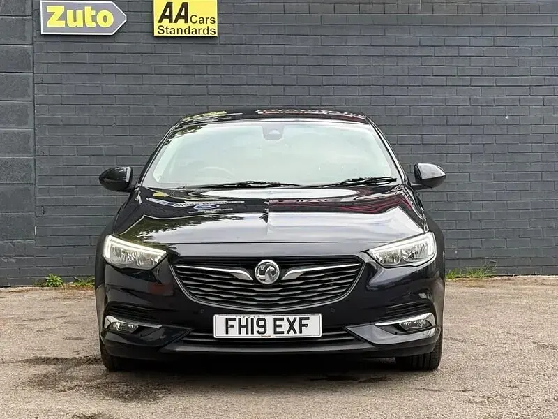 Used Vauxhall Insignia SRi 136 HP (100 kW) 2019 Blue Hatchback