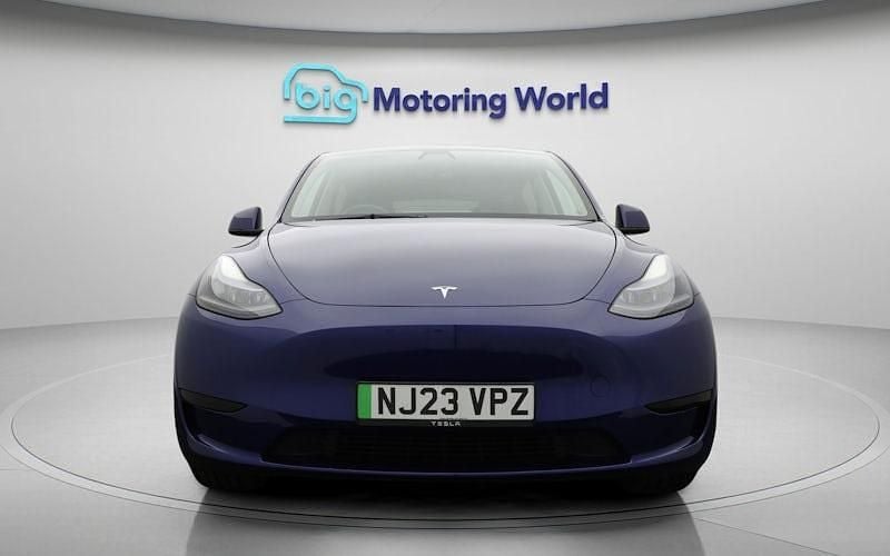 Begagnad Tesla Model Y RWD 250 kW (340 HK) 2023 Blå SUV