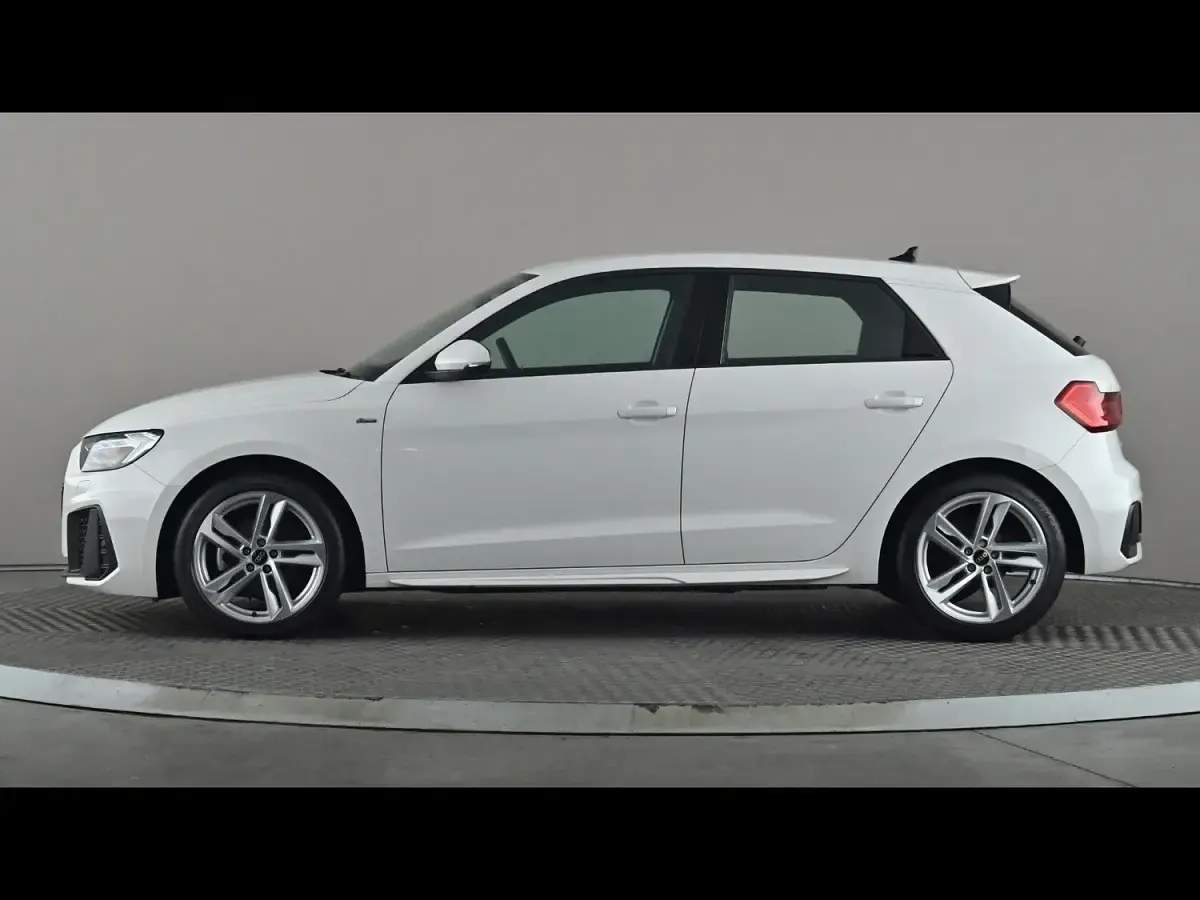 Used Audi A1 S-Line 150 HP (110 kW) 2023 White SUV