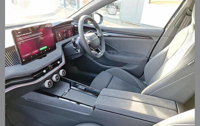 Nouă Skoda Superb SportLine 150 CP (110 kW) 2025 Negru Break