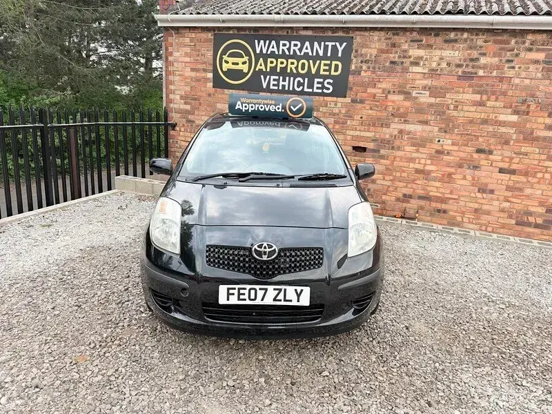 Used Toyota Yaris 85 HP (62 kW) 2007 Black Hatchback