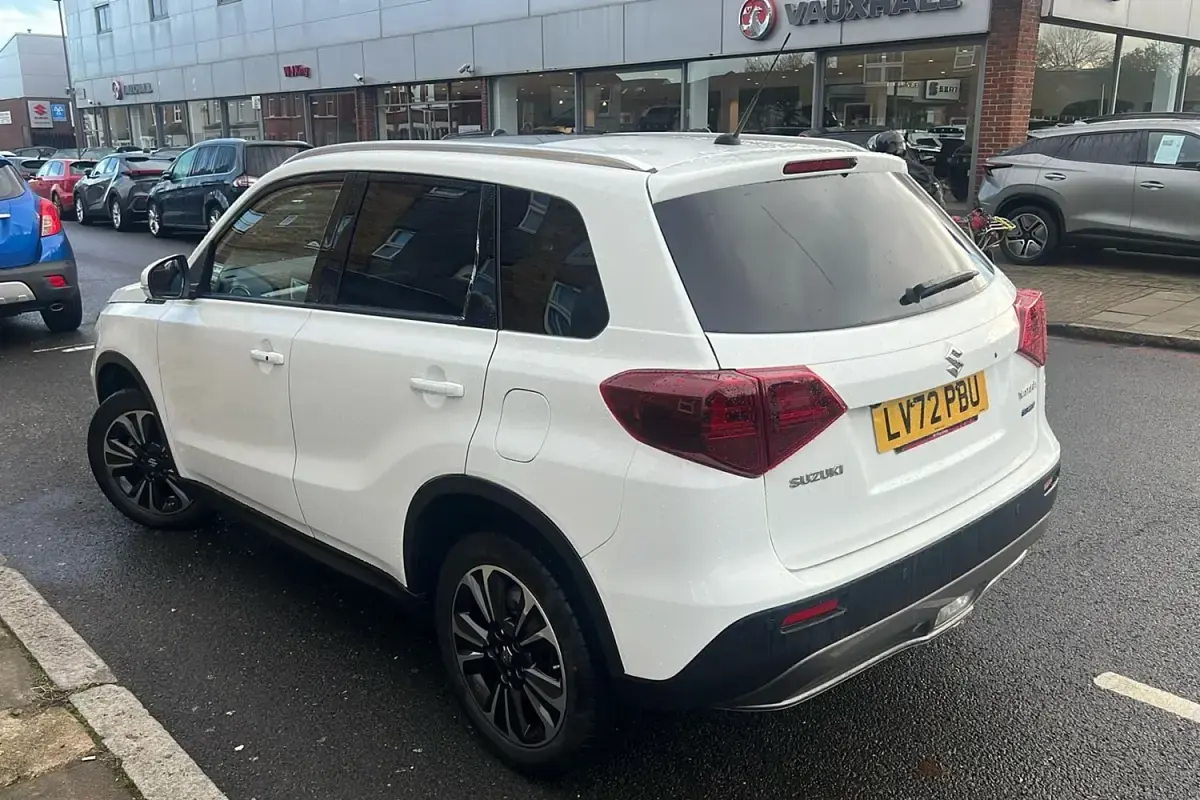 Second-hand Suzuki Vitara SZ5 116 CP (85 kW) 2022 Alb SUV