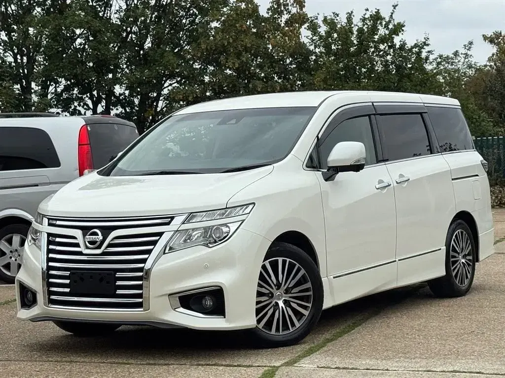Used Nissan Elgrand Premium Edition 2020 White MPV