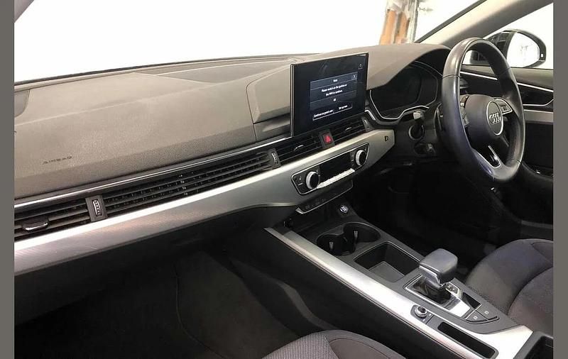 Used Audi A4 Comfort 150 HP (110 kW) 2022 Black Sedan