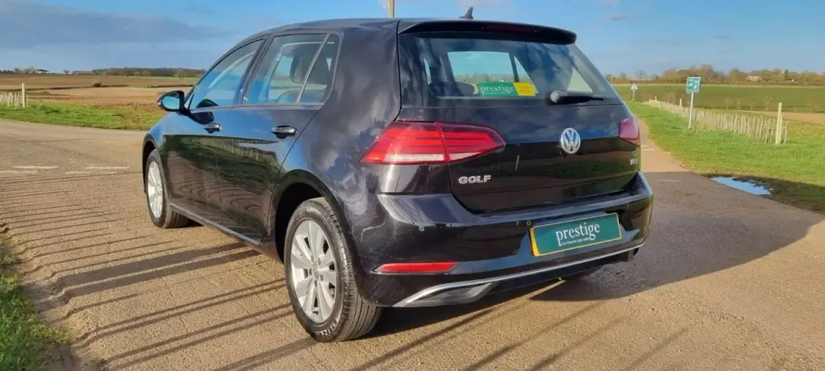 Usado VW Golf VII SE 2017 Preto Citadino