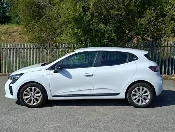 Used Renault Clio Evolution 90 HP (66 kW) 2025 White Hatchback