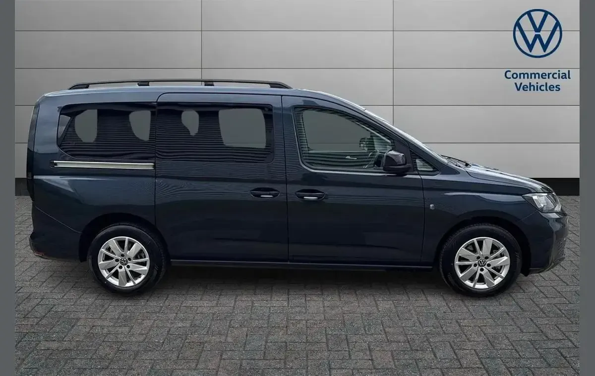 Used VW Caddy Maxi Life 122 HP (89 kW) 2025 Blue MPV