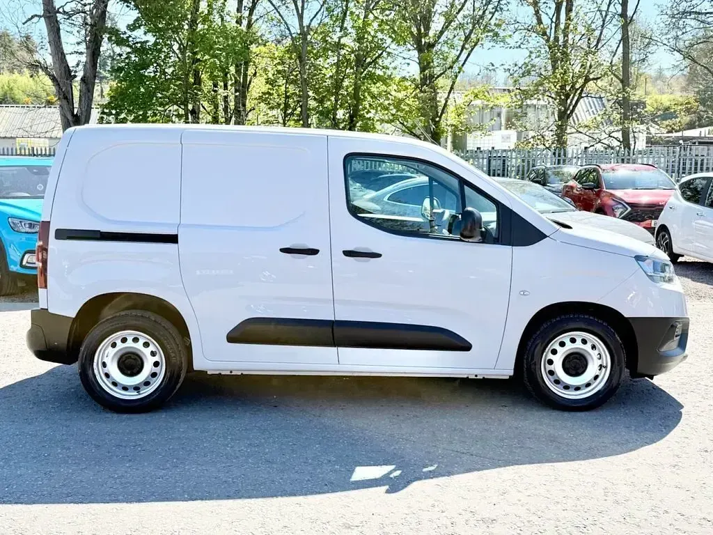 Used Toyota Proace Active 100 HP (73 kW) 2022 White MPV