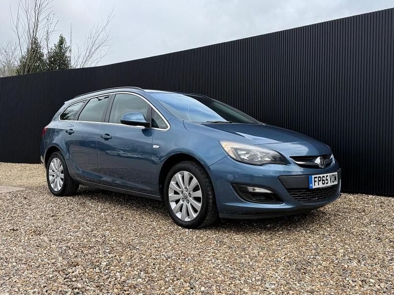 Second-hand Vauxhall Astra S 110 CP (80 kW) 2015 Albastru Break