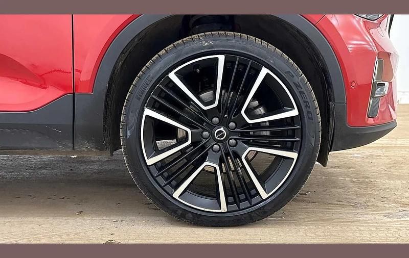 Used Volvo XC40 Ultra 161 HP (118 kW) 2025 Red SUV