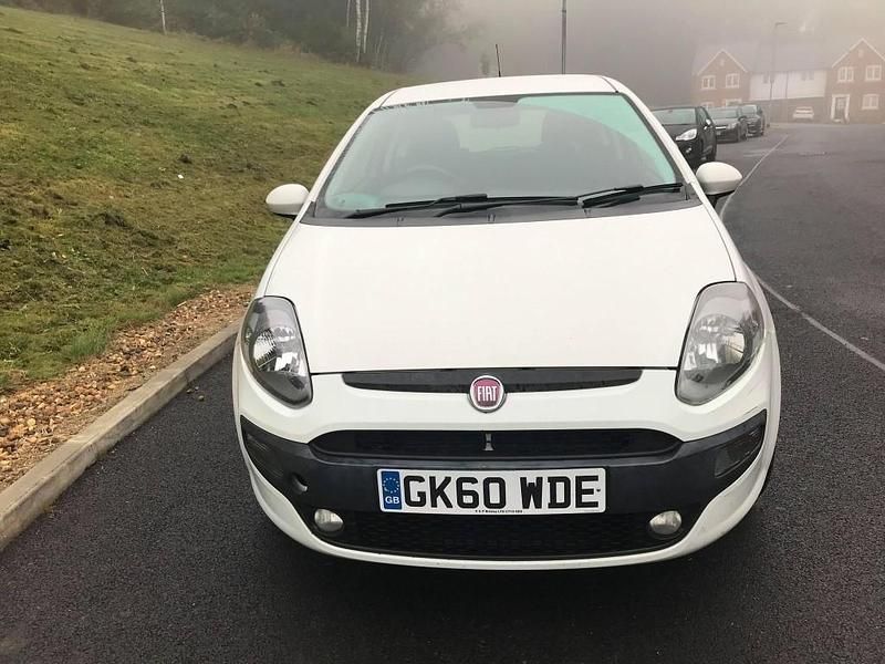Used Fiat Punto S 77 HP (56 kW) 2010 White Hatchback