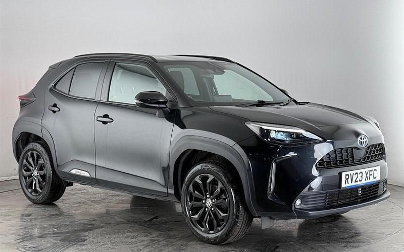 Used 2025 Toyota Yaris Hybrid Design Estate | £17,650 (Super price) - Image 1/3