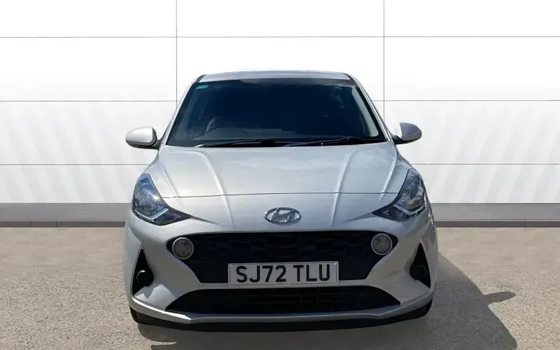 Used Hyundai i10 SE 67 HP (49 kW) 2022 Silver Hatchback