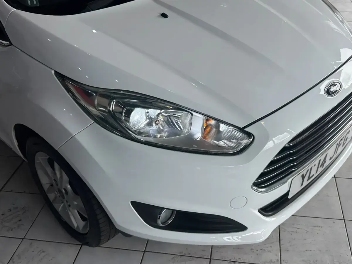 Used Ford Fiesta Zetec 120 HP (88 kW) 2014 White Hatchback