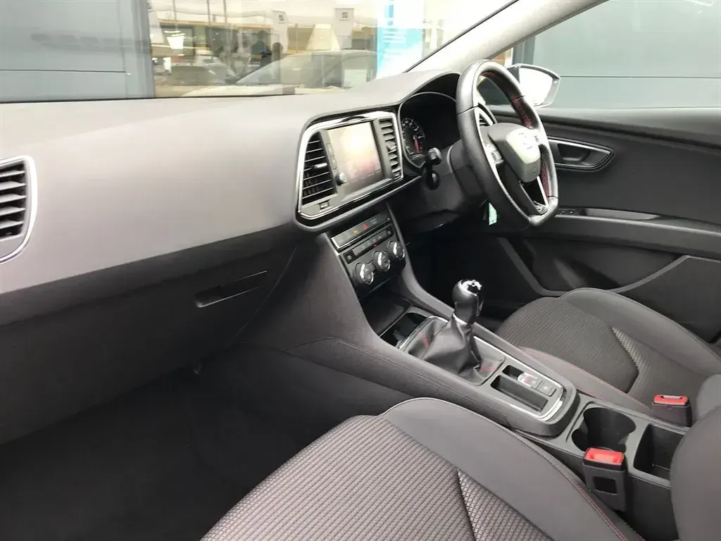 Begagnad Seat Leon FR 130 HK (95 kW) 2020 Grå Halvkombi