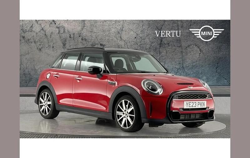 Usado Mini Cooper S Comfort 178 HP (130 kW) 2023 Vermelho Citadino