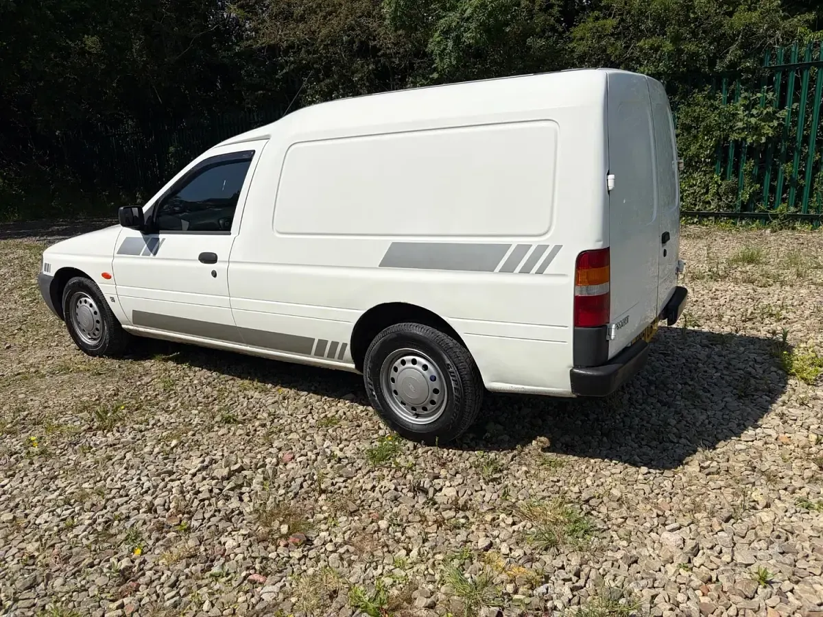 Used Ford Escort 2001 White Van